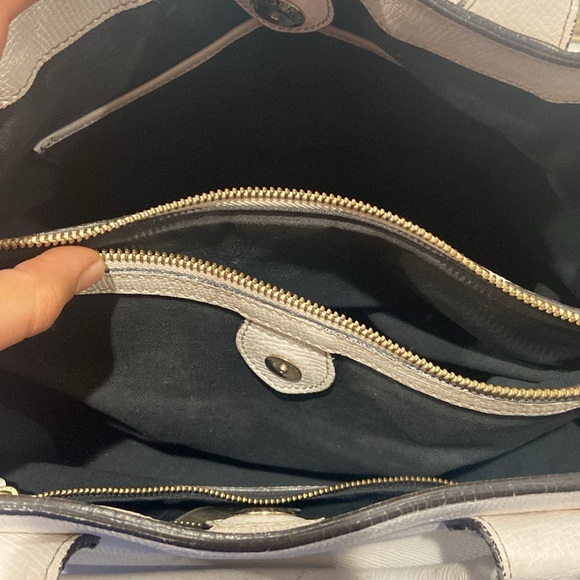 White Burberry Banner Bag with Crossbody Straps with COA - Picture 4 of 5